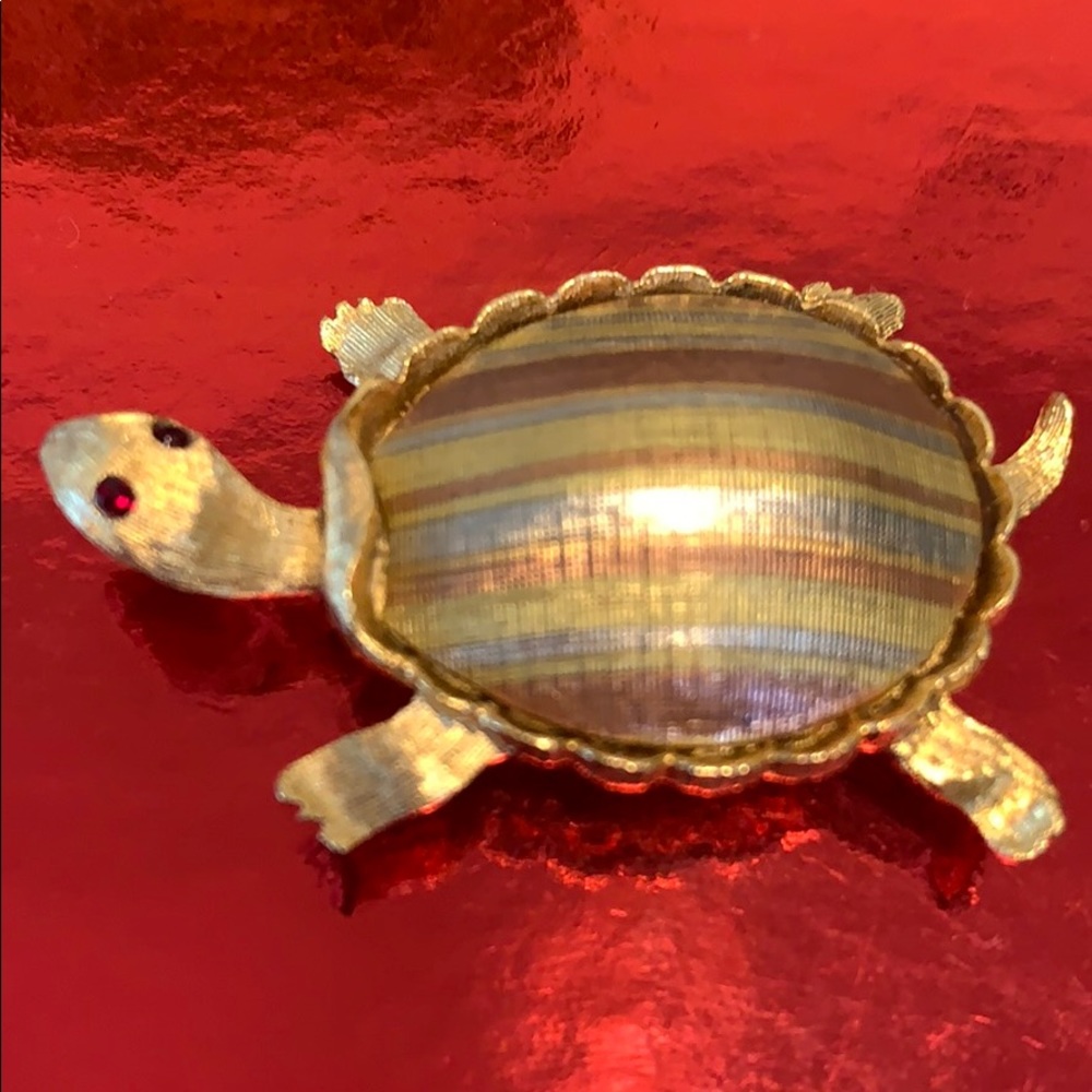 #461 Vintage J.J Brooch